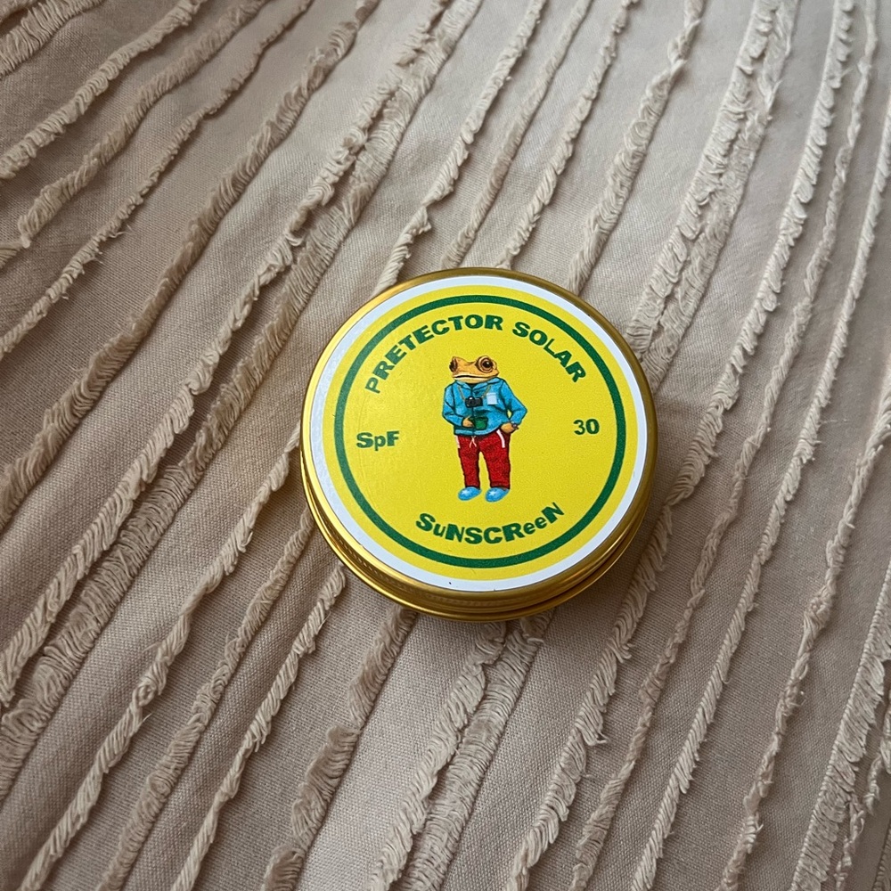 Bad Bunny Residencia Protector Solar SPF 30 Sunscreen Tin